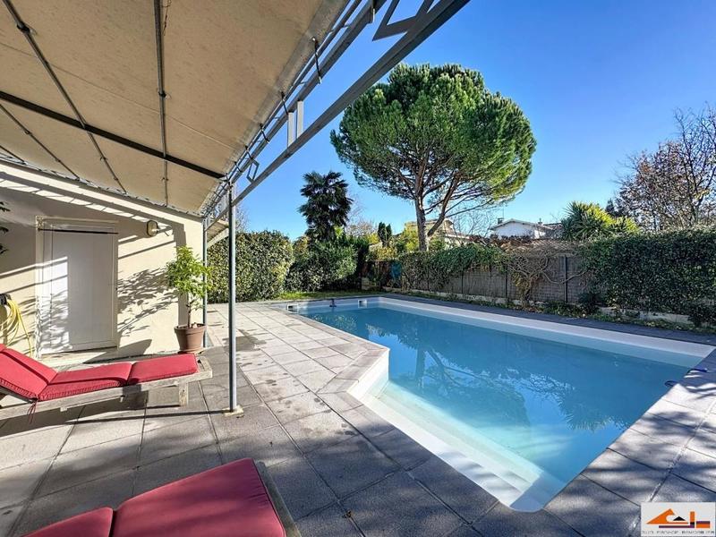 Maison - 180 m² - 7 pièces