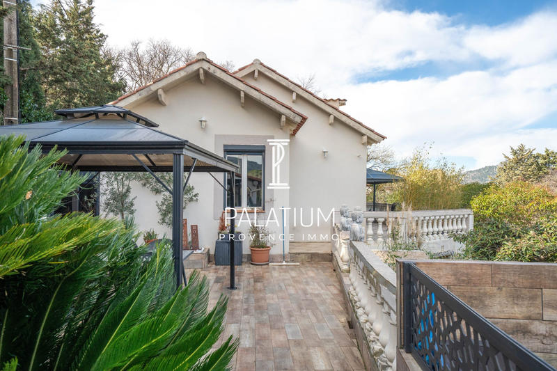 Maison - 221 m² - 5 pièces