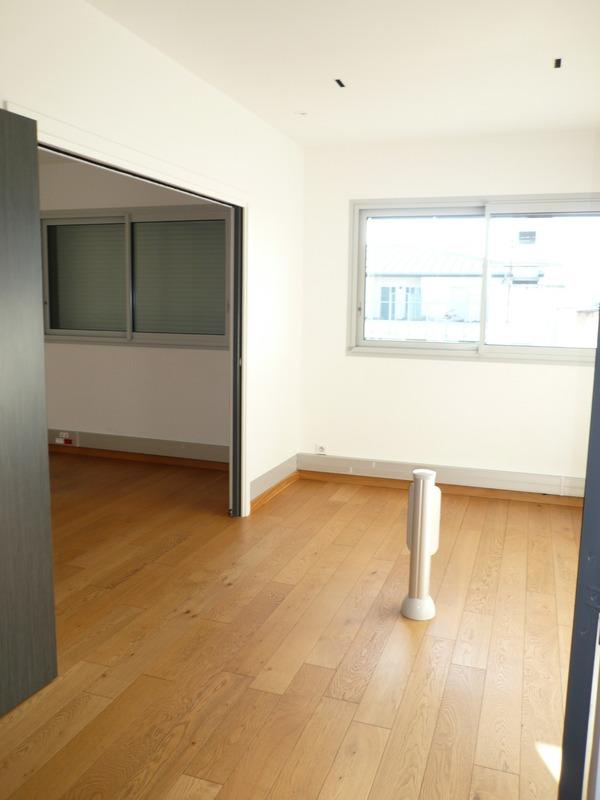 Bureau - 93 m² - 4 pièces