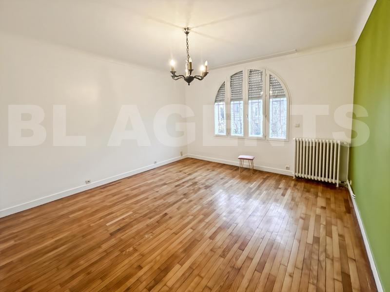 Maison de ville - 263 m² - 9 pièces