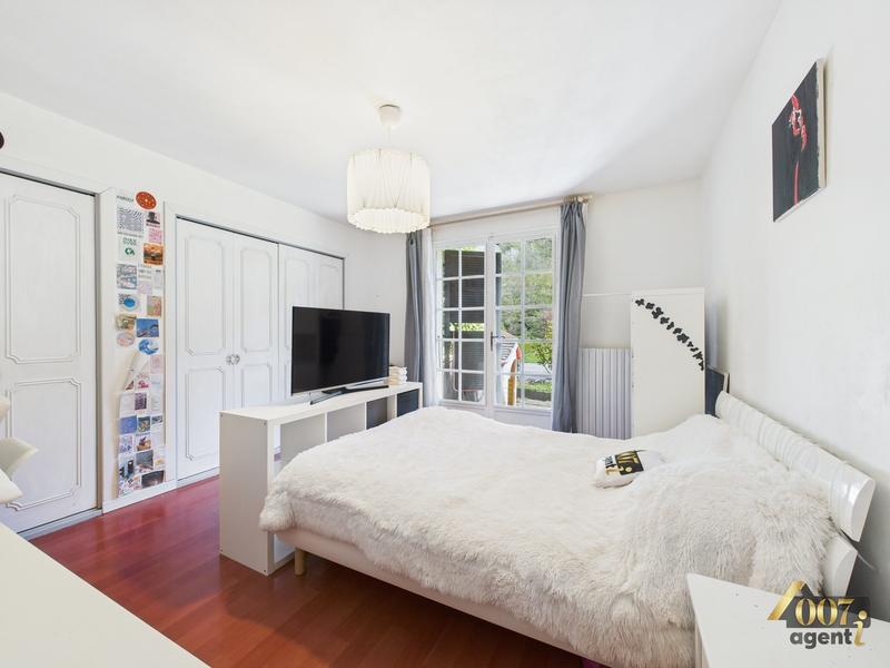 Maison - 224 m² - 7 pièces