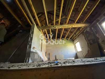 Maison - 1 600 m² - 6 pièces