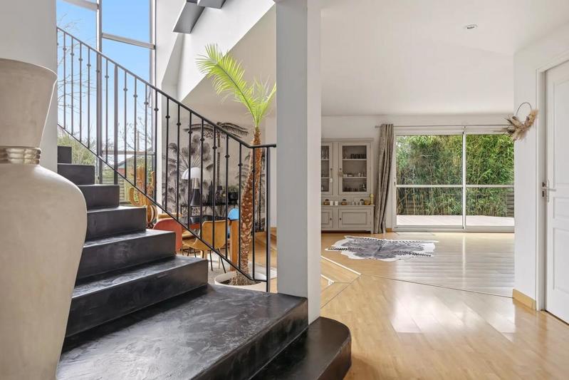 Maison - 235 m² - 7 pièces