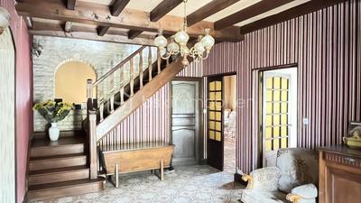 Maison traditionnelle - 198 m² - 7 pièces