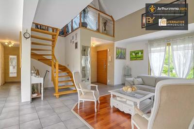 Maison - 183 m² - 8 pièces