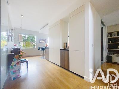 Maison - 218 m² - 9 pièces