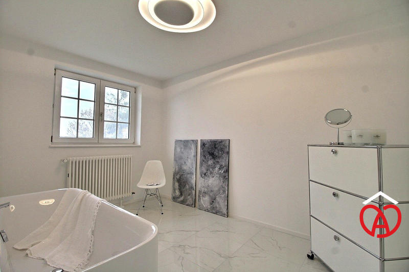 Maison - 248 m² - 10 pièces