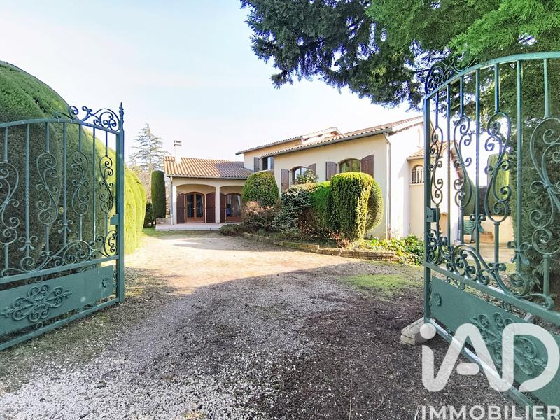 Maison - 231 m² - 7 pièces