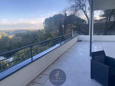 Appartement - 75 m² - 3 pièces