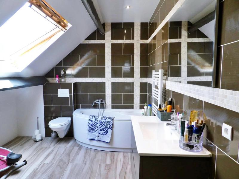 Maison - 220 m² - 8 pièces