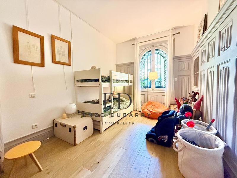 Appartement - 167 m² - 5 pièces