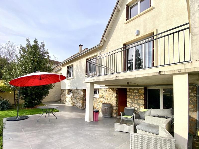 Pavillon - 160 m² - 7 pièces