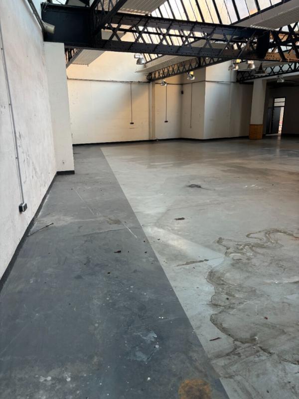 Local d'activité / Entrepôt - 485 m² - 3 pièces