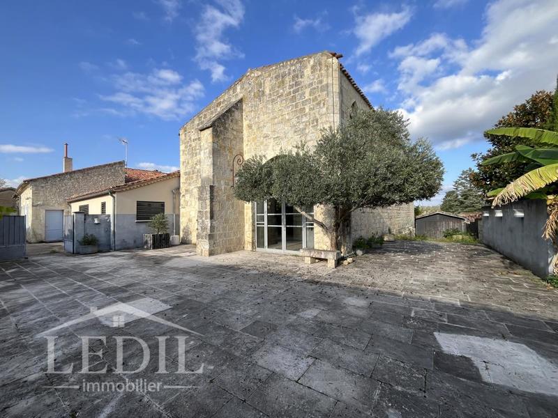 Château - 697 m² - 5 pièces