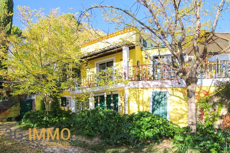 Villa - 267 m² - 10 pièces