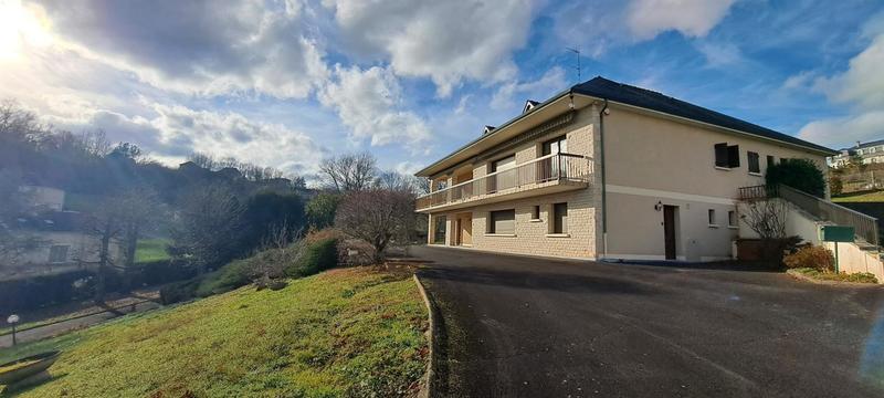 Maison - 290 m² - 7 pièces