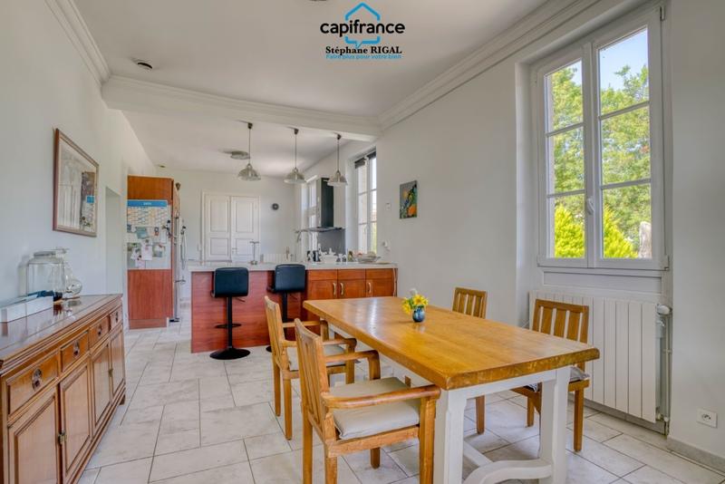 Propriété - 210 m² - 14 pièces