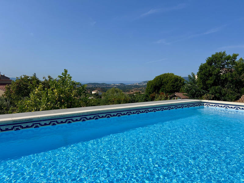 Maison - 243 m² - 10 pièces