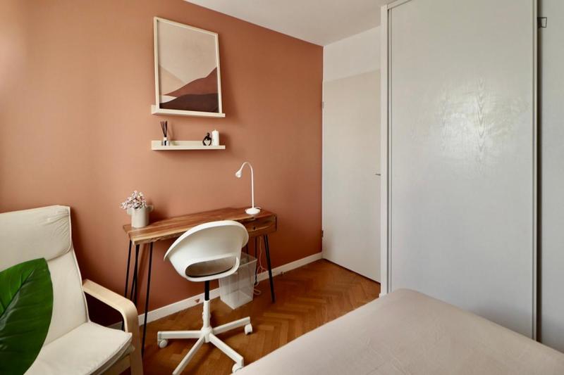 Chambre - 11 m² - 4 pièces