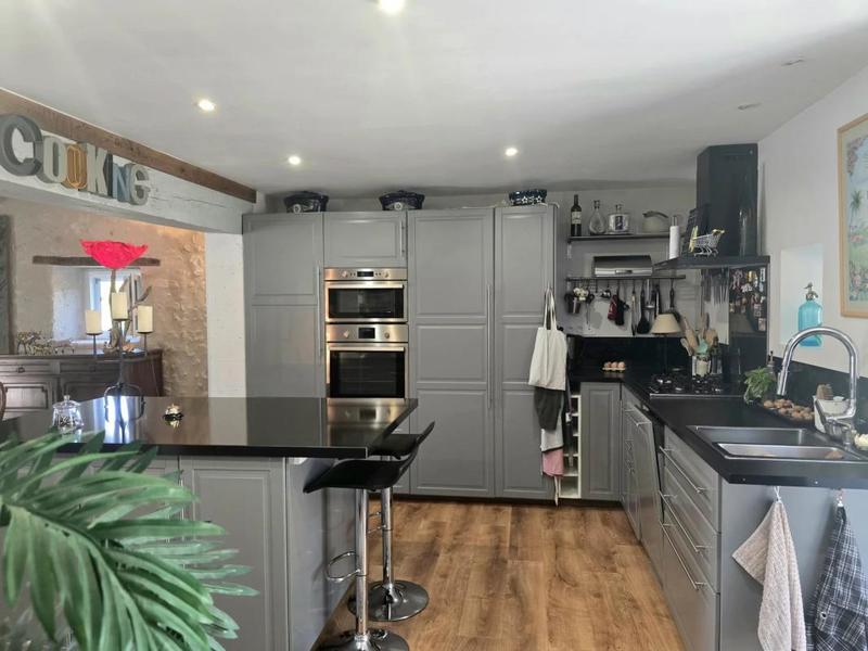 Maison de village - 176 m² - 8 pièces