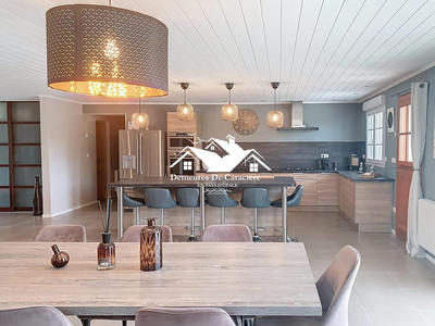 Maison - 250 m² - 8 pièces