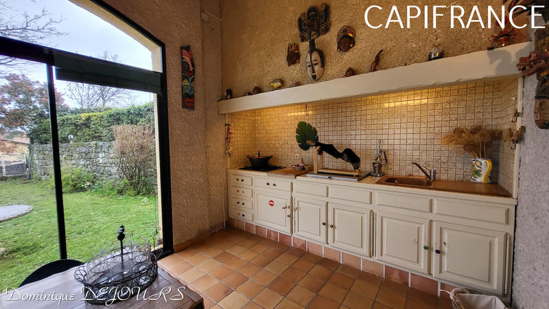 Maison - 250 m² - 8 pièces