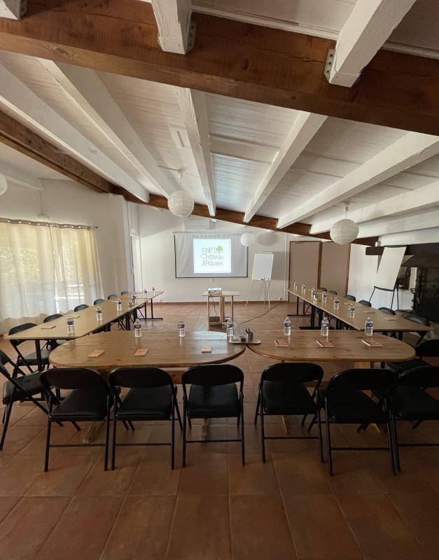 Maison - 1 281 m² - 47 pièces