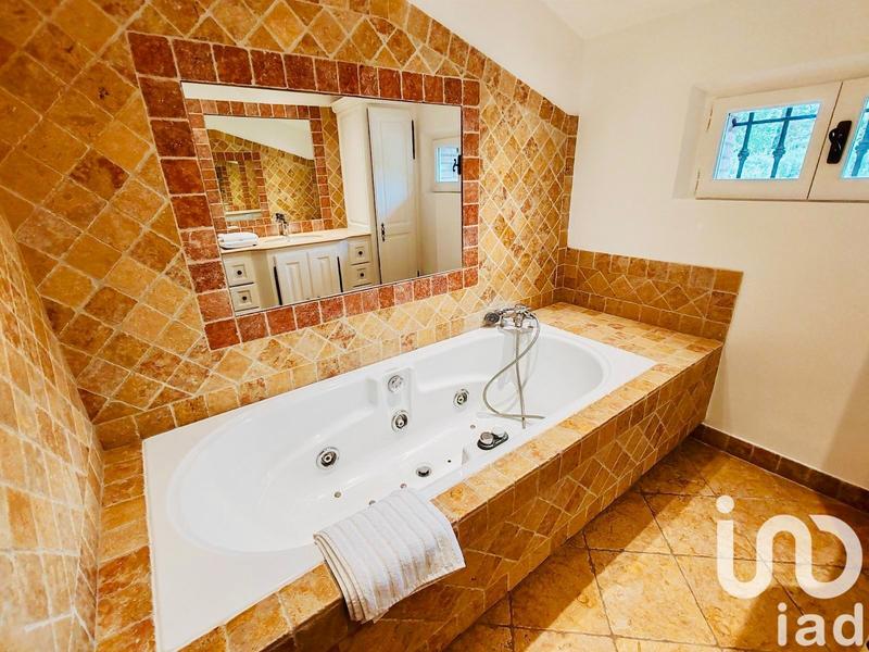 Maison - 311 m² - 8 pièces