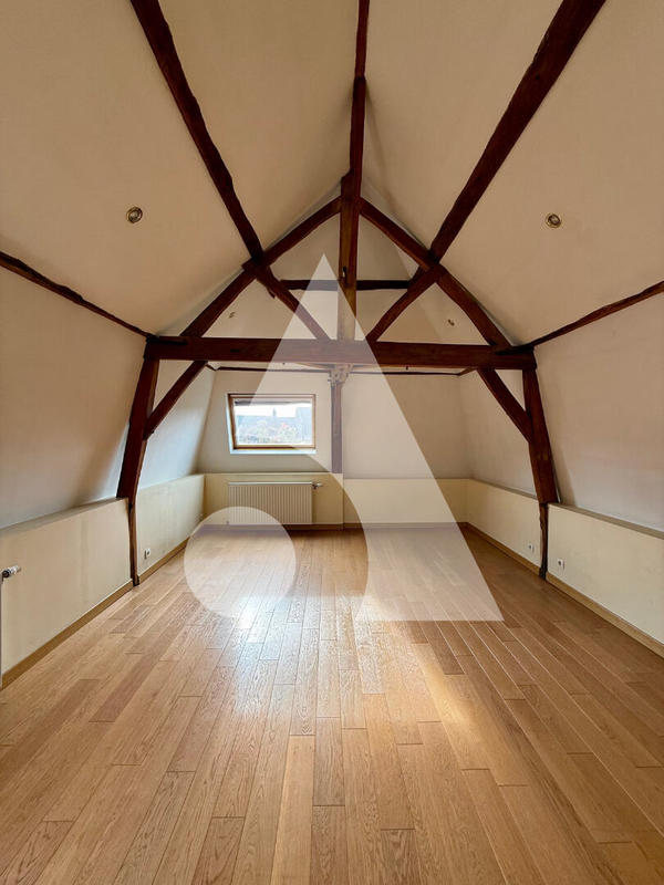 Maison - 180 m² - 7 pièces