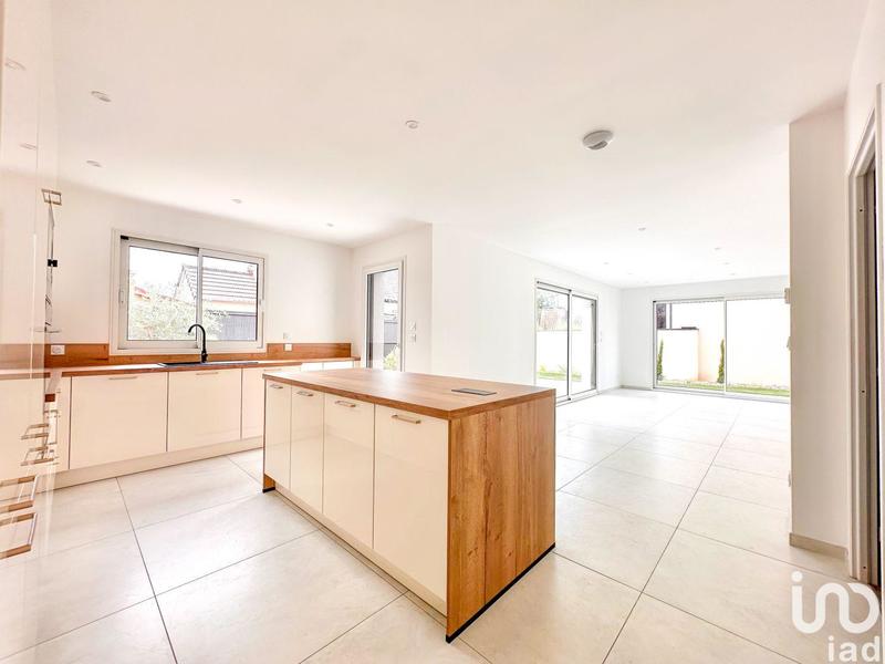 Maison - 140 m² - 5 pièces