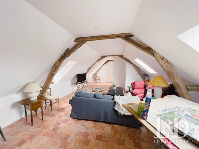 Maison - 205 m² - 12 pièces