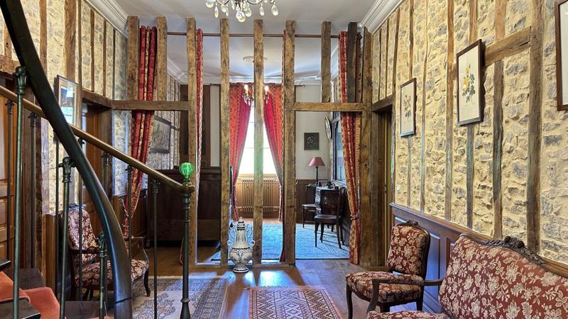 Maison - 553 m² - 8 pièces