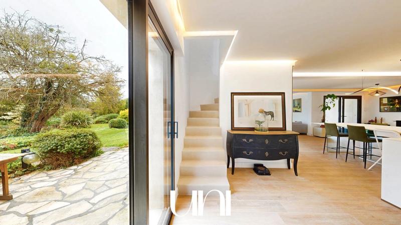 Maison - 265 m² - 8 pièces