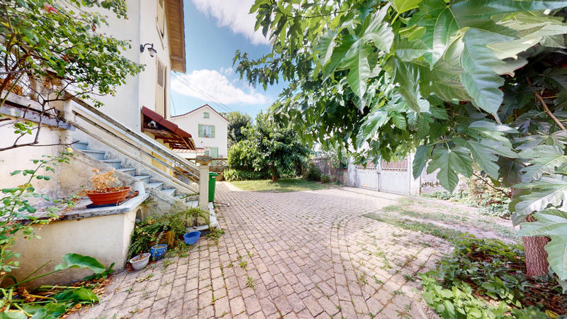 Maison - 250 m² - 5 pièces