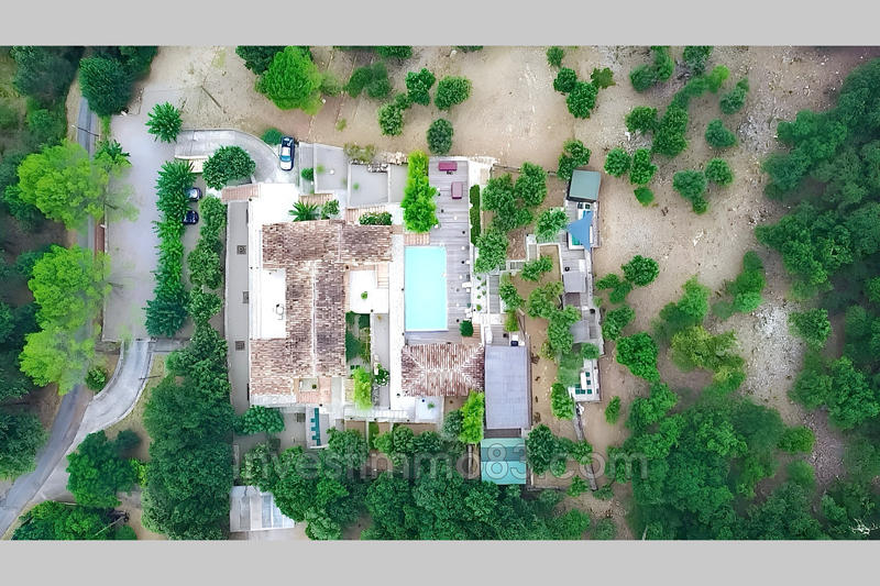 Maison - 236 m² - 9 pièces