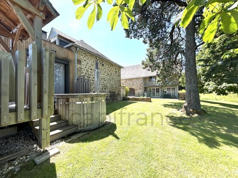 Propriété - 220 m² - 10 pièces