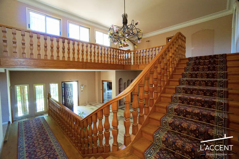 Maison - 435 m² - 8 pièces