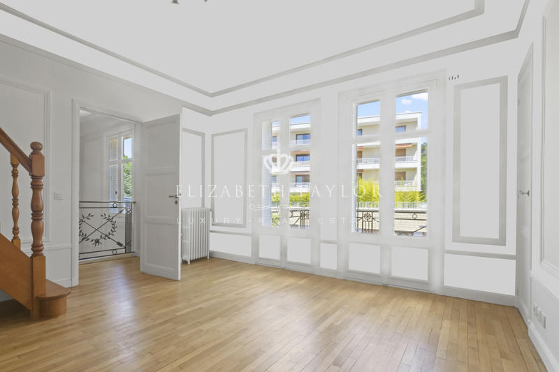 Propriété - 424 m² - 12 pièces