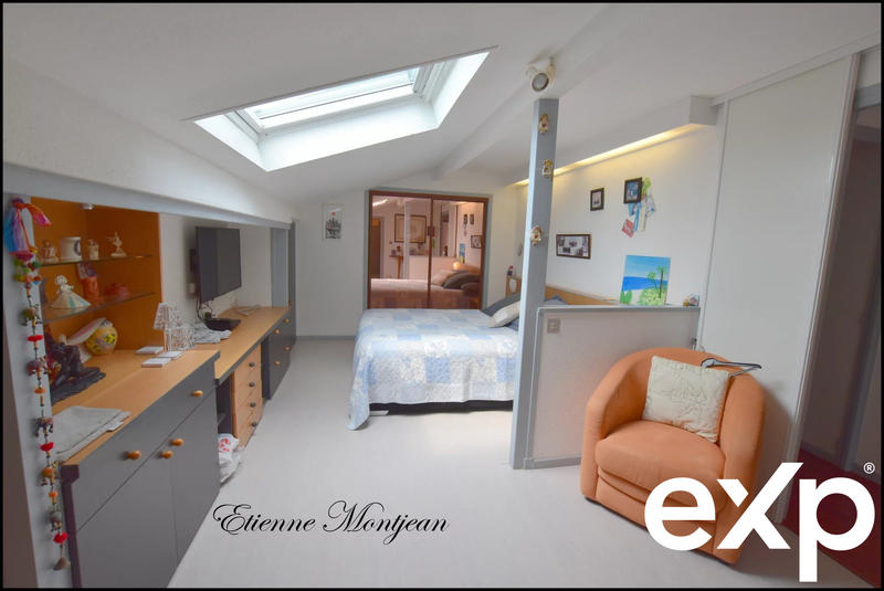 Maison - 257 m² - 13 pièces