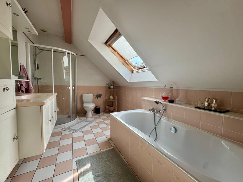 Maison - 238 m² - 7 pièces