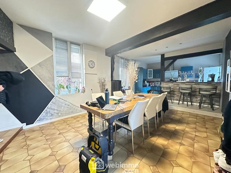 Maison - 181 m² - 9 pièces