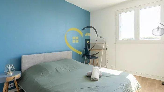 Appartement - 99 m² - 5 pièces