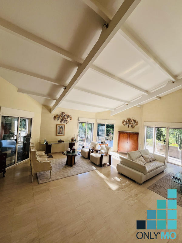 Villa - 330 m² - 6 pièces