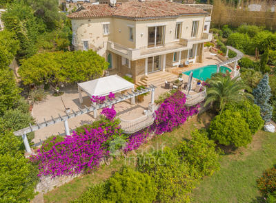 Maison - 225 m² - 6 pièces