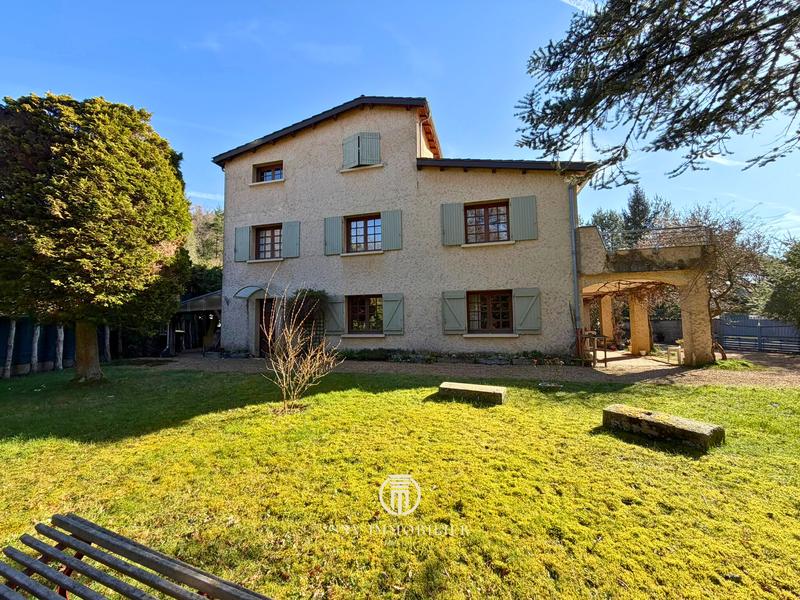 Villa - 240 m² - 9 pièces