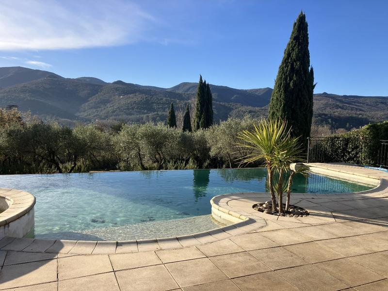 Villa - 212 m² - 6 pièces