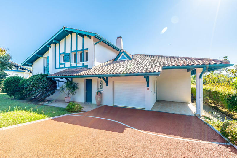 Maison - 196 m² - 7 pièces