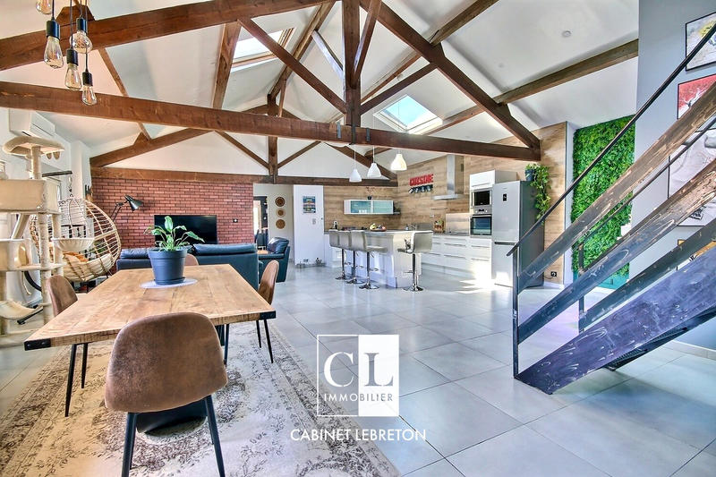 Loft - 174 m² - 4 pièces