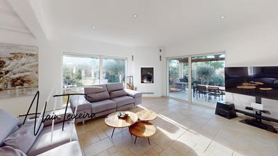 Maison - 207 m² - 7 pièces