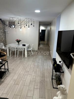 Appartement - 120 m² - 5 pièces